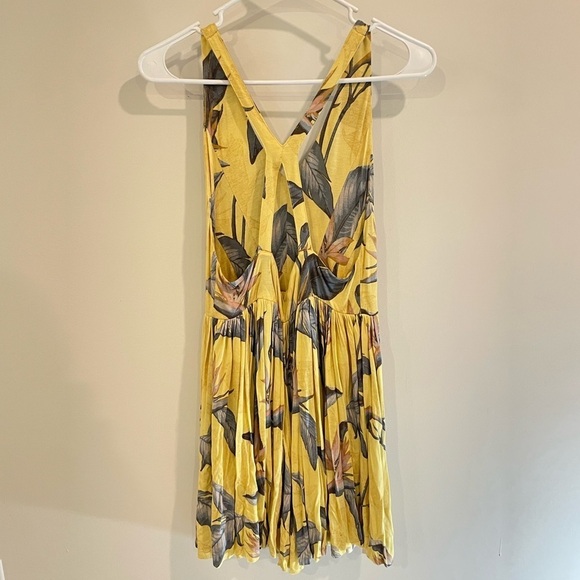 Urban Outfitters Kimchi Blue Printed Halter Romper - Picture 4 of 16